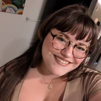 Sitter Profile Image: Julia H.