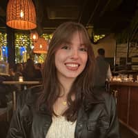 Sitter Profile Image: Lucy S.