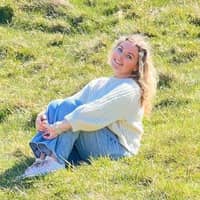 Sitter Profile Image: Niamh H.