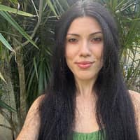 Sitter Profile Image: Lena H.