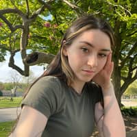 Sitter Profile Image: Isabella B.