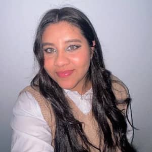 Sitter Profile Image: Laura C.
