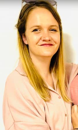 Sitter Profile Image: Laura F.