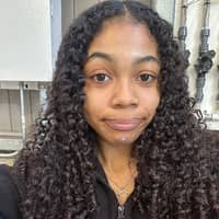 Sitter Profile Image: Desenia C.