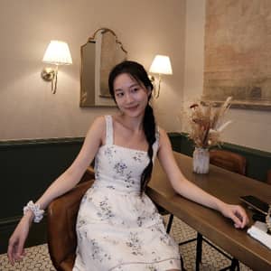 Sitter Profile Image: Xiangyi T.