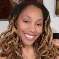 Sitter Profile Image: Zoë H.