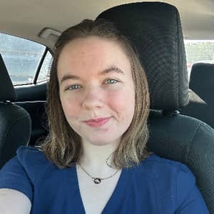 Sitter Profile Image: Abigail W.