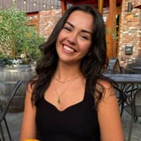 Sitter Profile Image: Julia G.