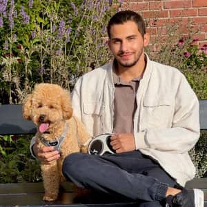 Sitter Profile Image: Carlos Daniel A.