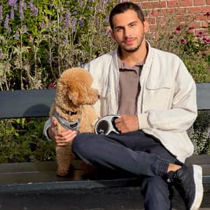 Sitter Profile Image: Carlos Daniel A.