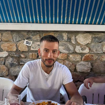 Sitter Profile Image: Octavio C.