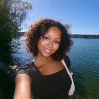 Sitter Profile Image: Paris I.