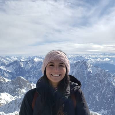 Sitter Profile Image: Viviana R.