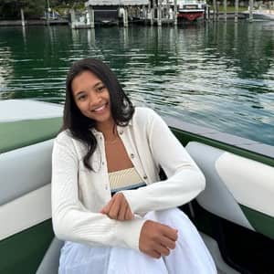 Sitter Profile Image: Julia V.