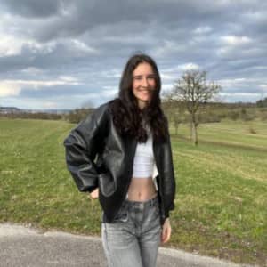 Sitter Profile Image: Selina S.