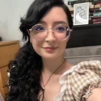 Sitter Profile Image: Isabella F.