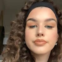 Sitter Profile Image: Isla S.