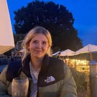 Sitter Profile Image: Chloe K.