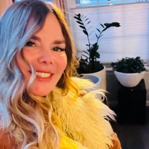 Sitter Profile Image: Deborah M.