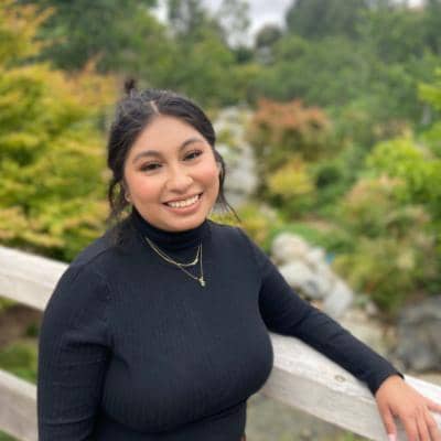 Sitter Profile Image: Eva-Belen G.