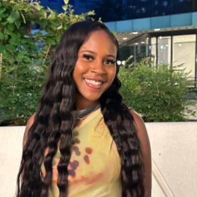 Sitter Profile Image: Devoria R.