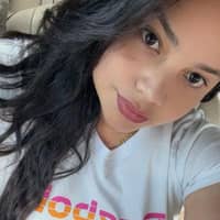 Sitter Profile Image: Leslie m.