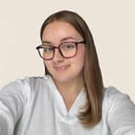 Sitter Profile Image: Célia S.