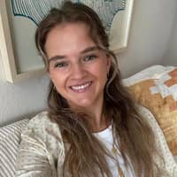 Sitter Profile Image: Isabelle F.