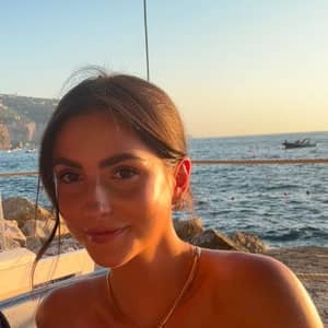 Sitter Profile Image: Olivia D.