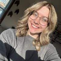 Sitter Profile Image: Isabella S.