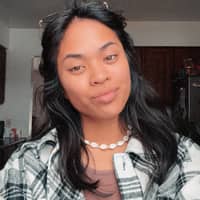 Sitter Profile Image: Malou J.