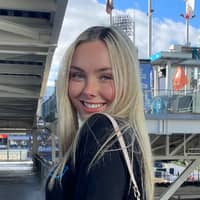 Sitter Profile Image: Elle D.