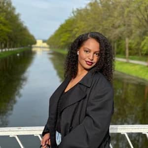 Sitter Profile Image: Lauren-Jane O.