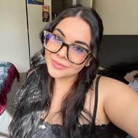 Sitter Profile Image: Leila V.