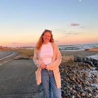 Sitter Profile Image: Lynne L.