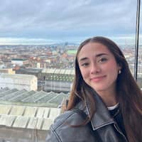 Sitter Profile Image: Victoria P.