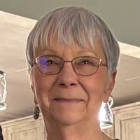 Sitter Profile Image: Linda F.