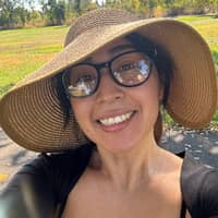 Sitter Profile Image: Eva L.