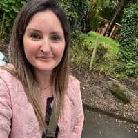 Sitter Profile Image: Hollie R.