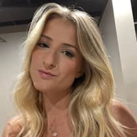 Sitter Profile Image: Amanda V.