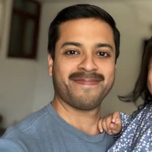 Sitter Profile Image: Carlos Mauricio C.