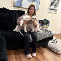 Sitter Profile Image: Leslie E.