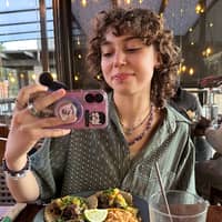 Sitter Profile Image: Sophia R.