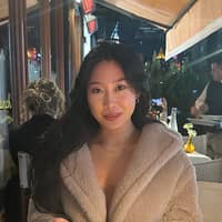 Sitter Profile Image: Summer Y.