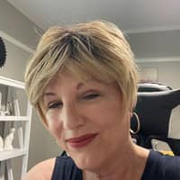 Sitter Profile Image: Deborah E.