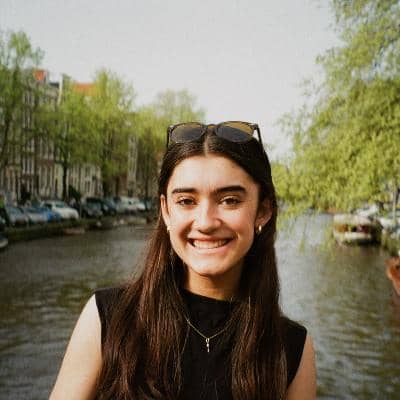 Sitter Profile Image: Giovana D.