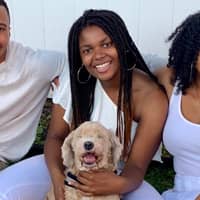 Sitter Profile Image: Laura H.