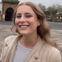 Sitter Profile Image: Lydia R.