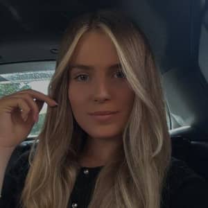 Sitter Profile Image: Julia Z.