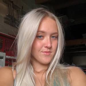 Sitter Profile Image: Léa B.